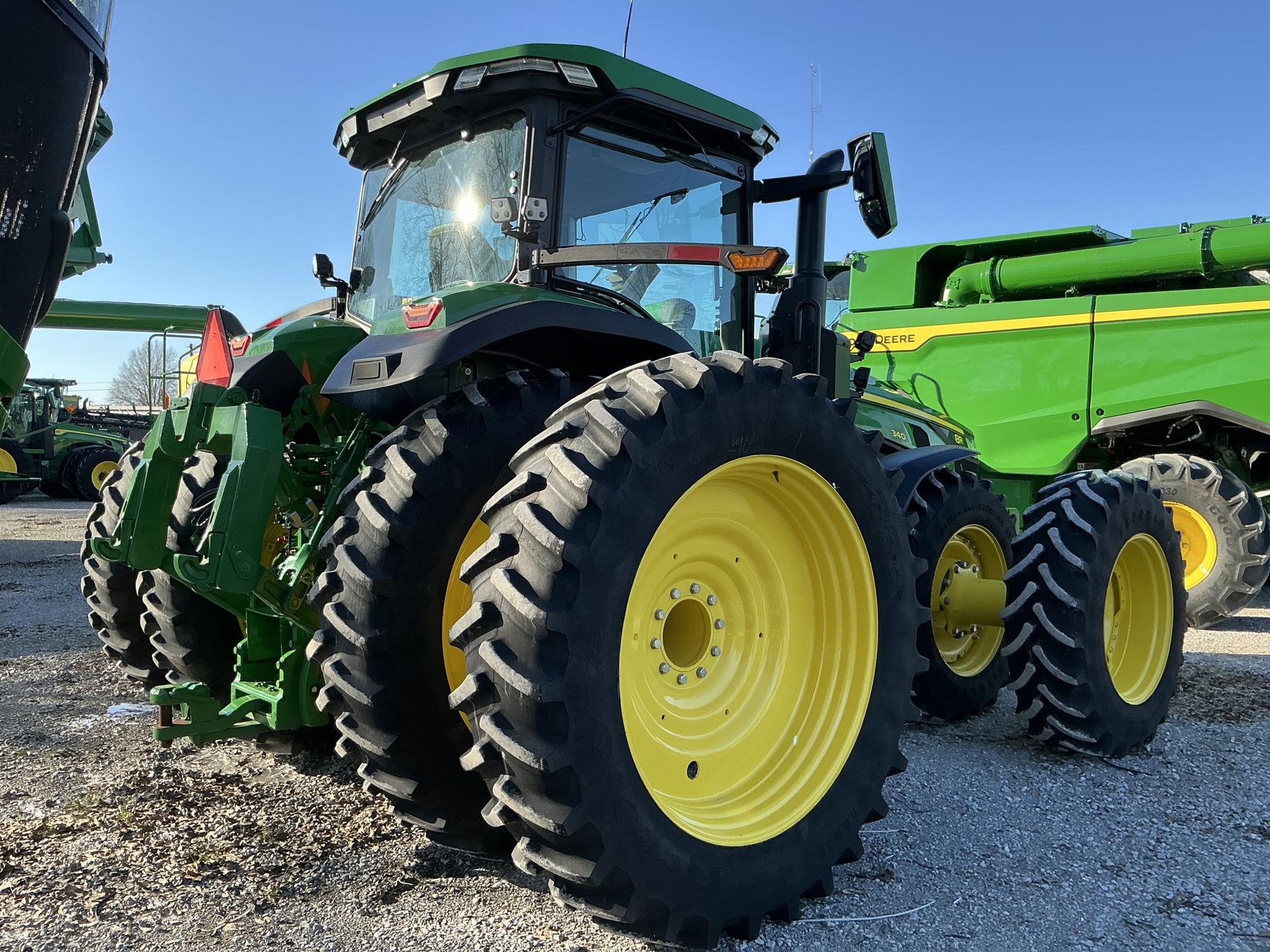 2024 John Deere 8R 340 Image