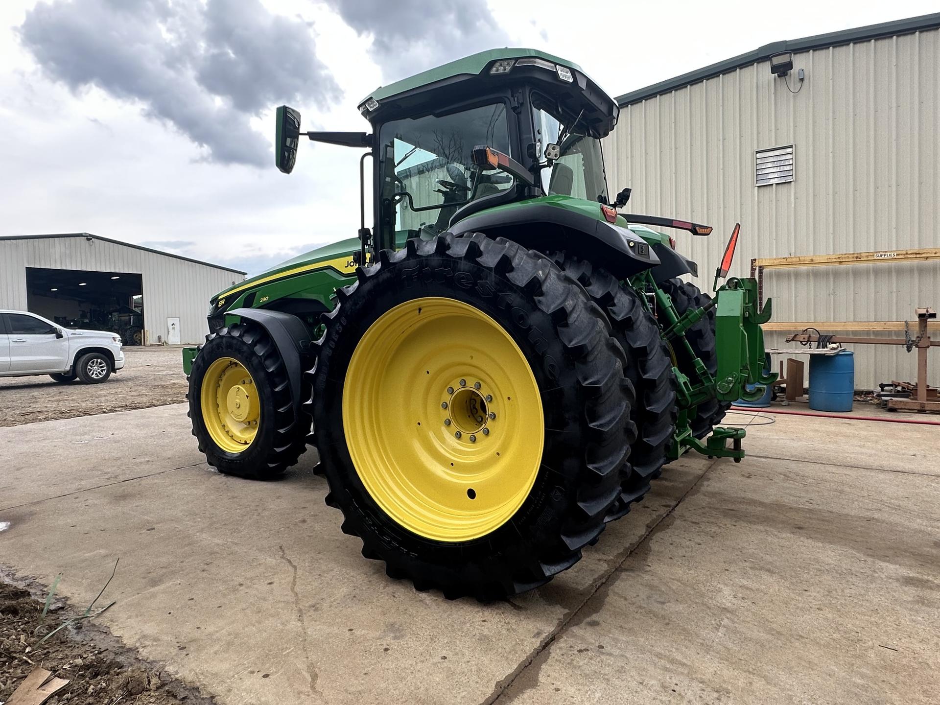 2021 John Deere 8R 230