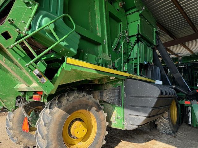 2017 John Deere CP690 Image