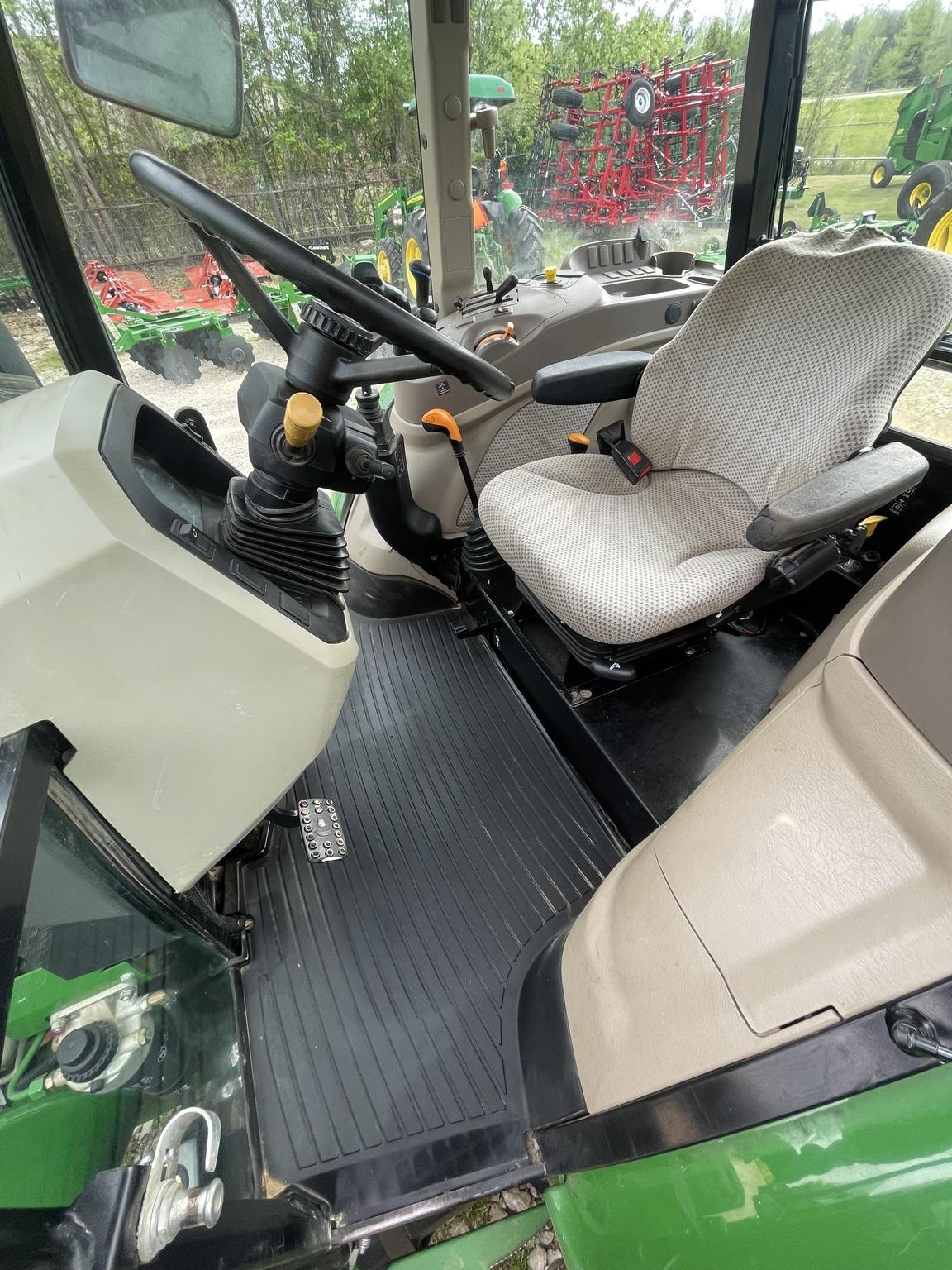 2018 John Deere 5100E