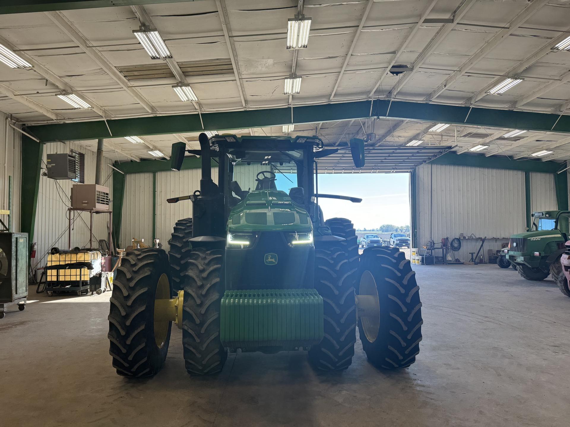 2022 John Deere 8R 310