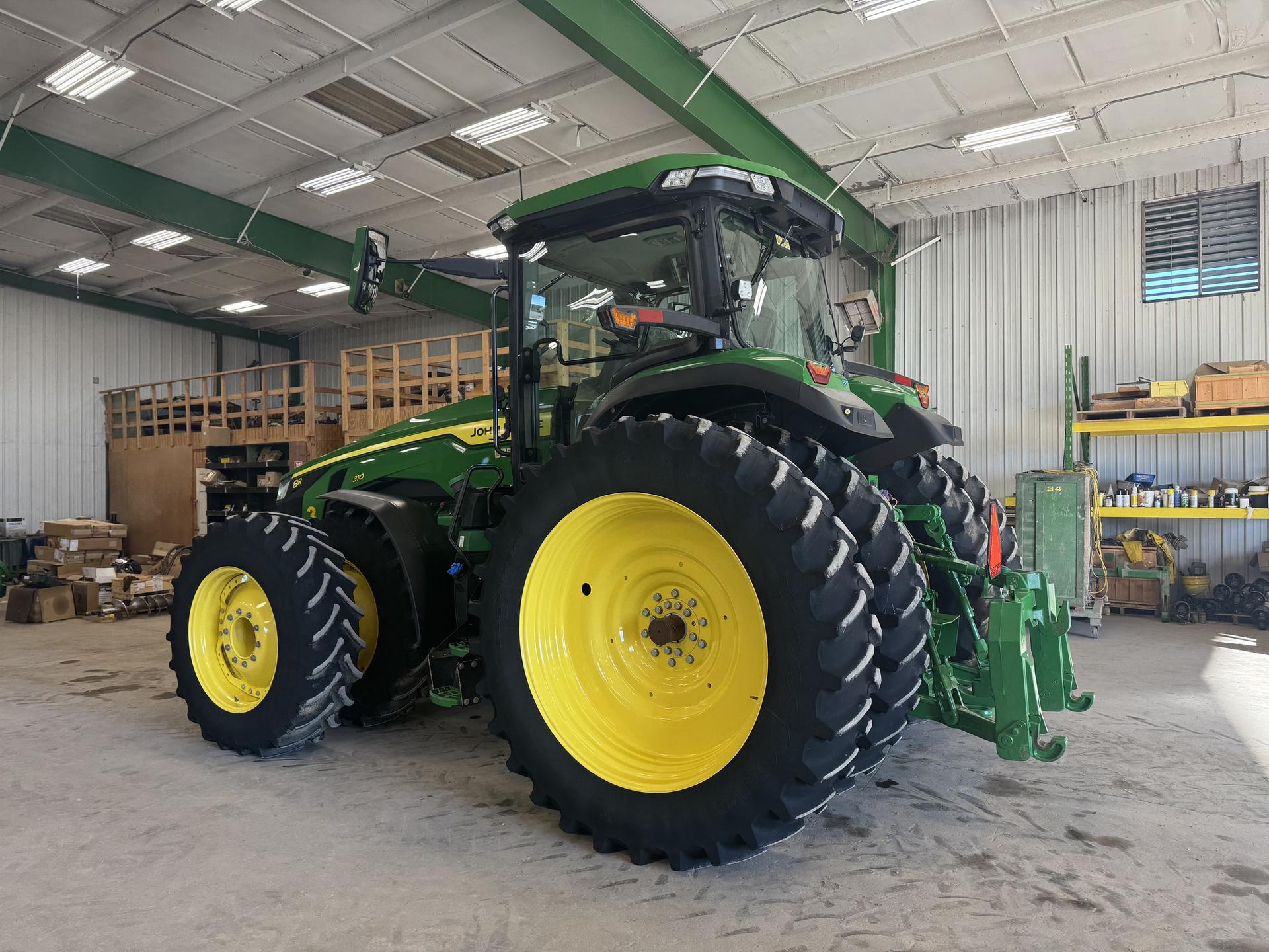 2022 John Deere 8R 310