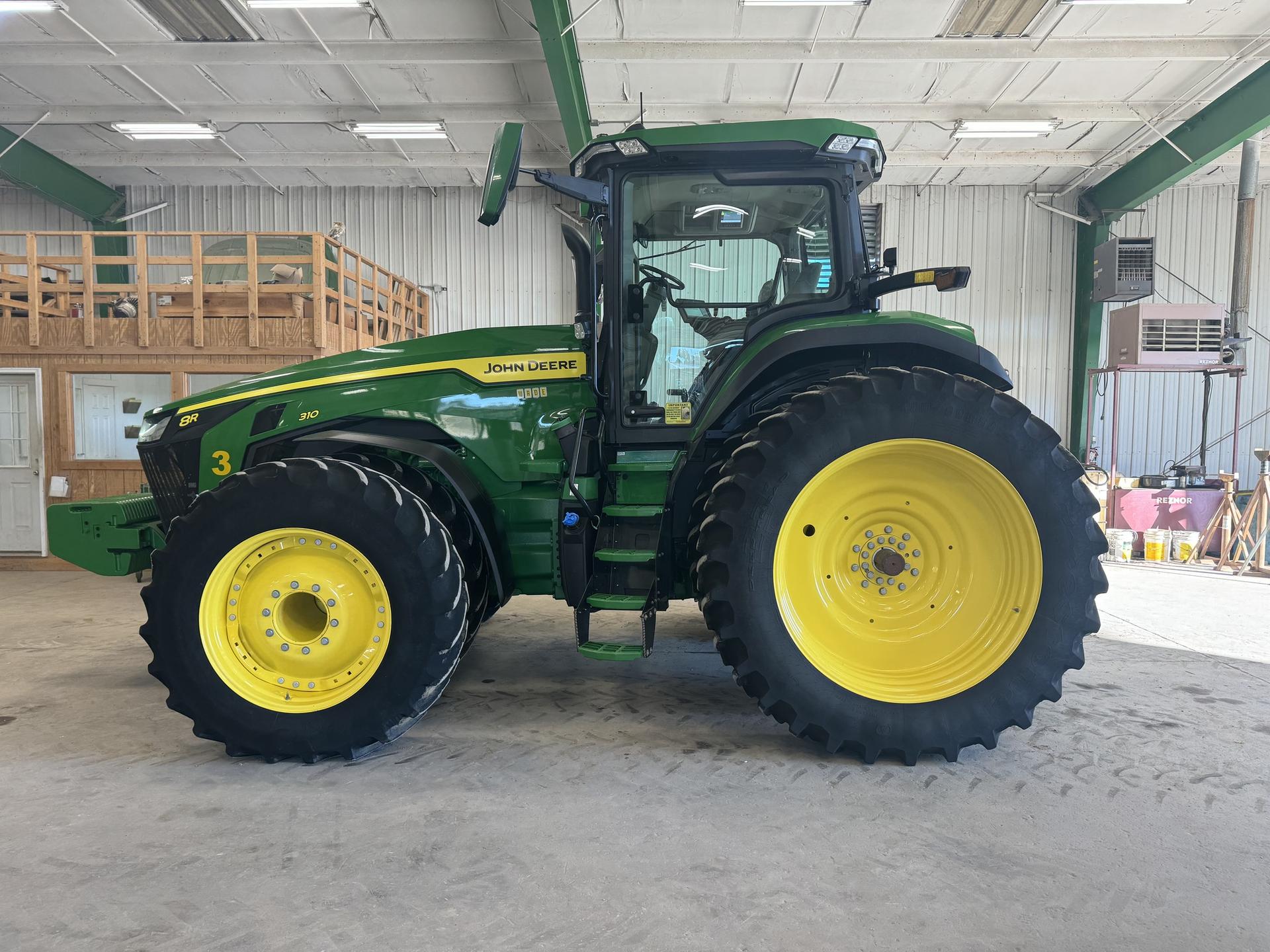 2022 John Deere 8R 310