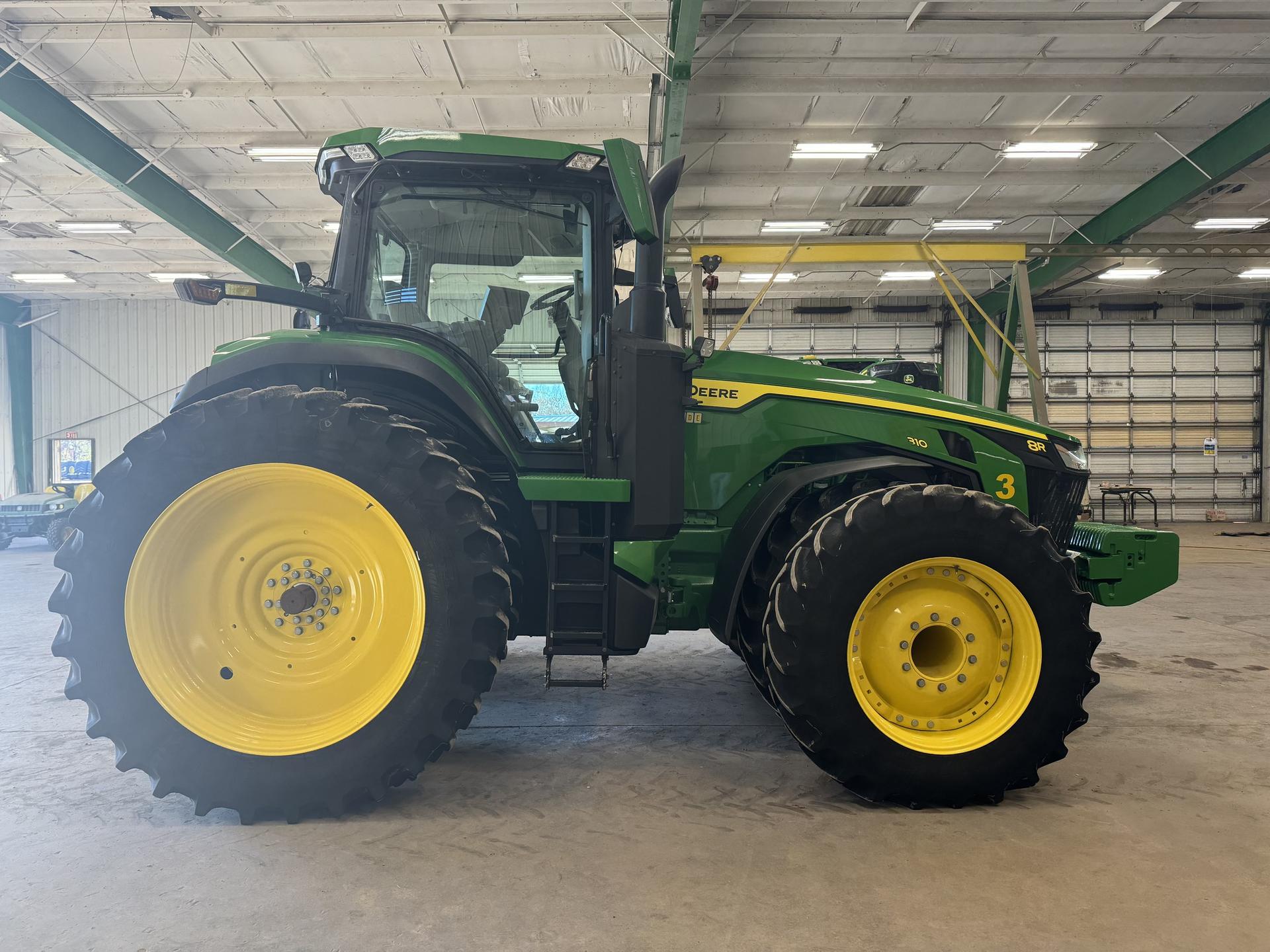 2022 John Deere 8R 310