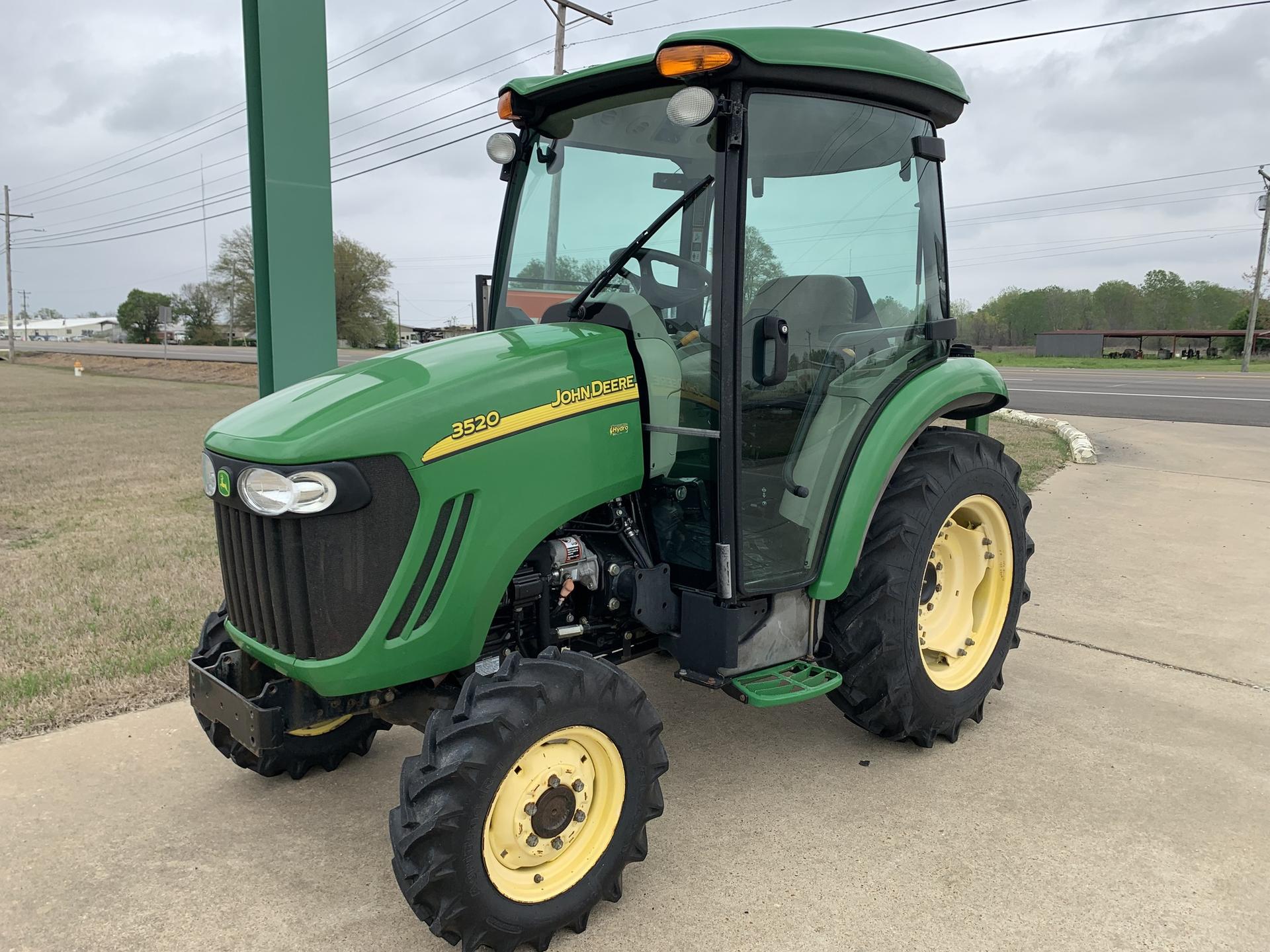 2010 John Deere 3520