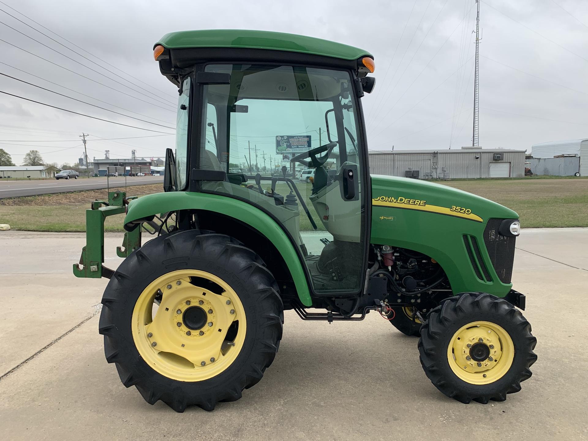 2010 John Deere 3520