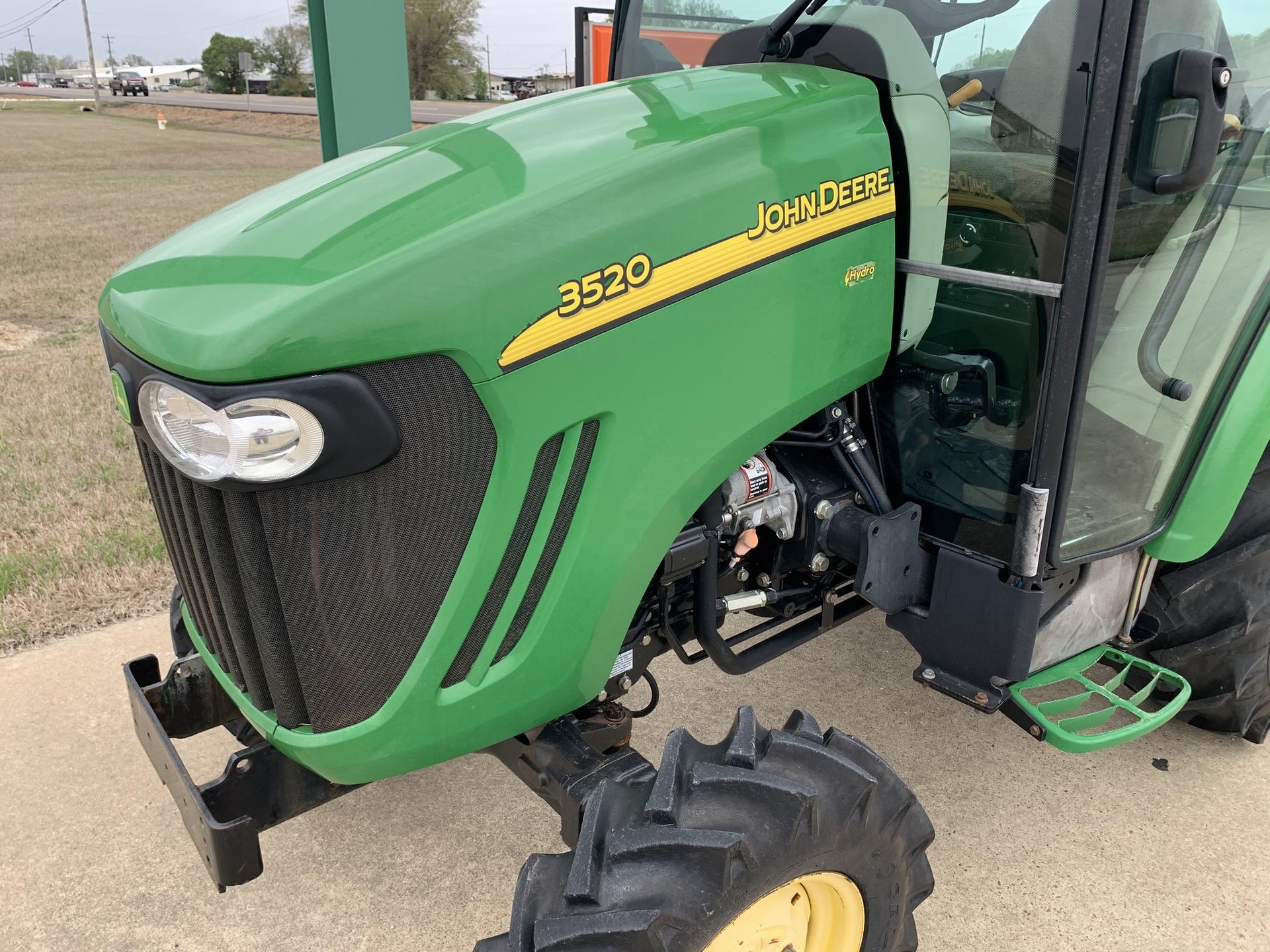 2010 John Deere 3520