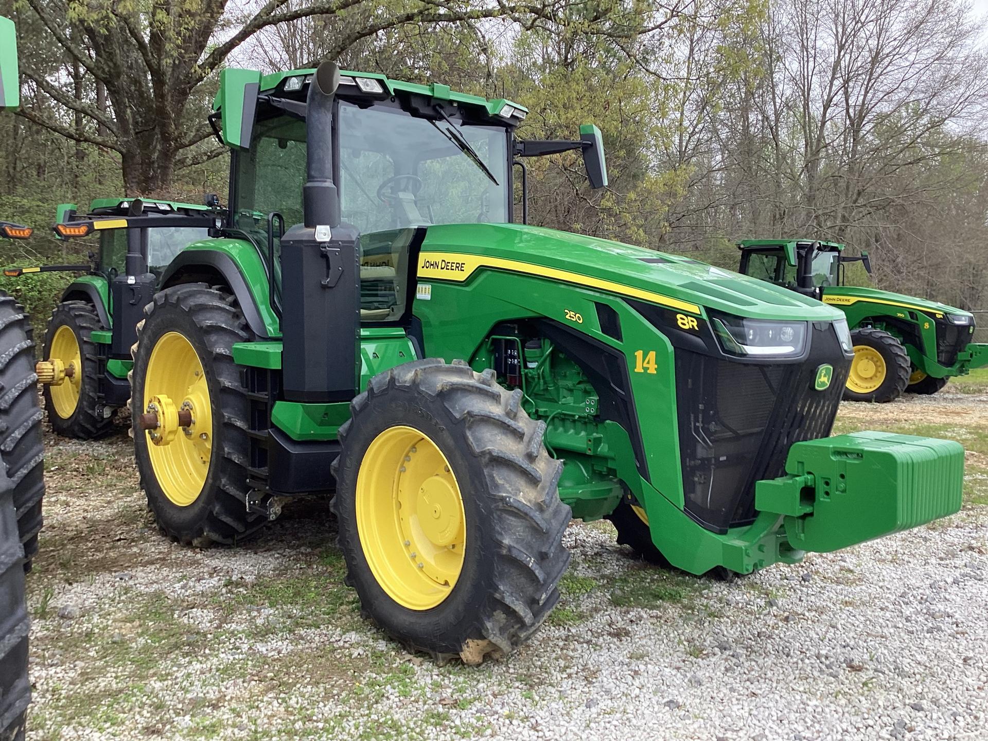 2022 John Deere 8R 250