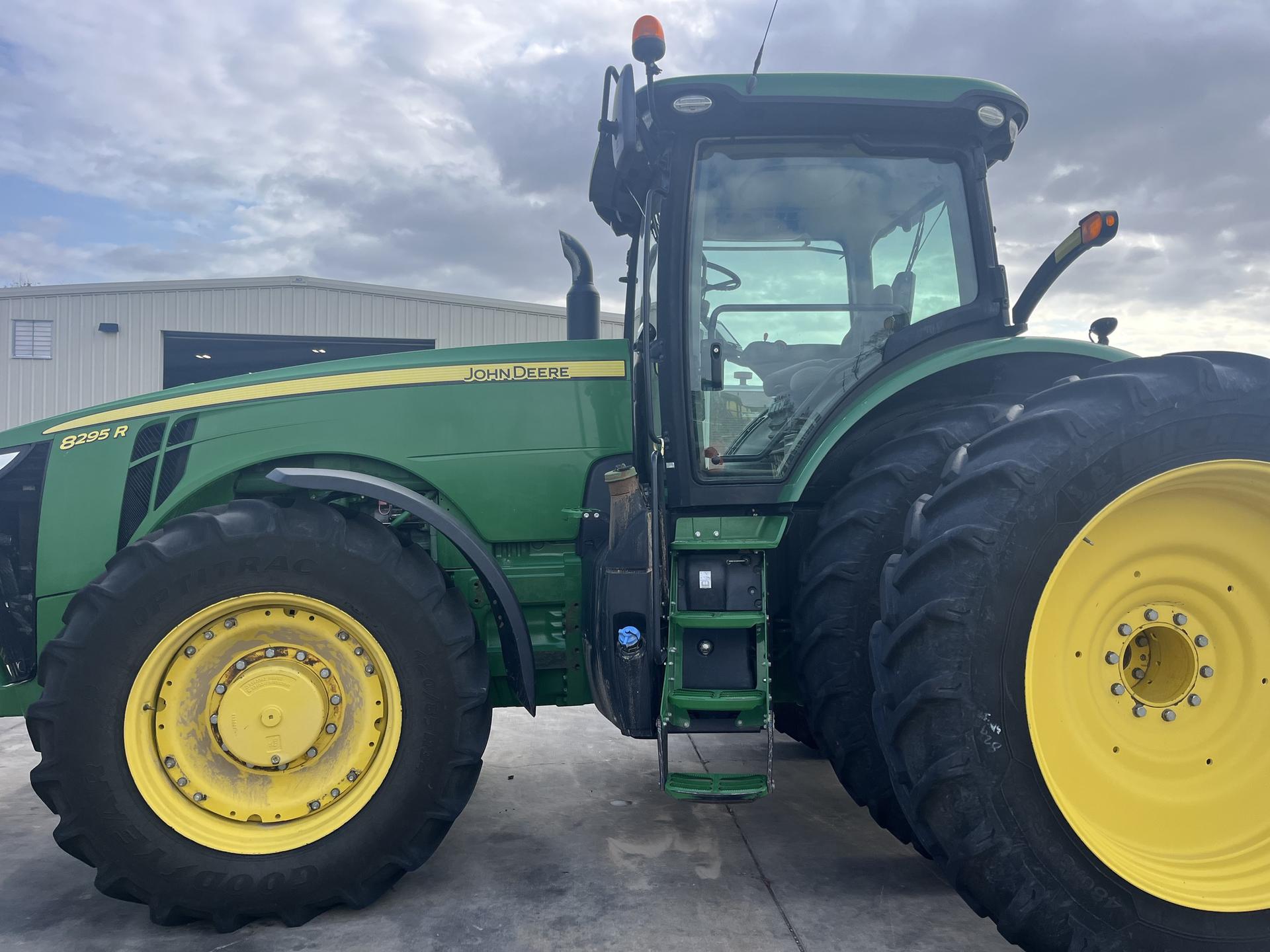 2019 John Deere 8295R