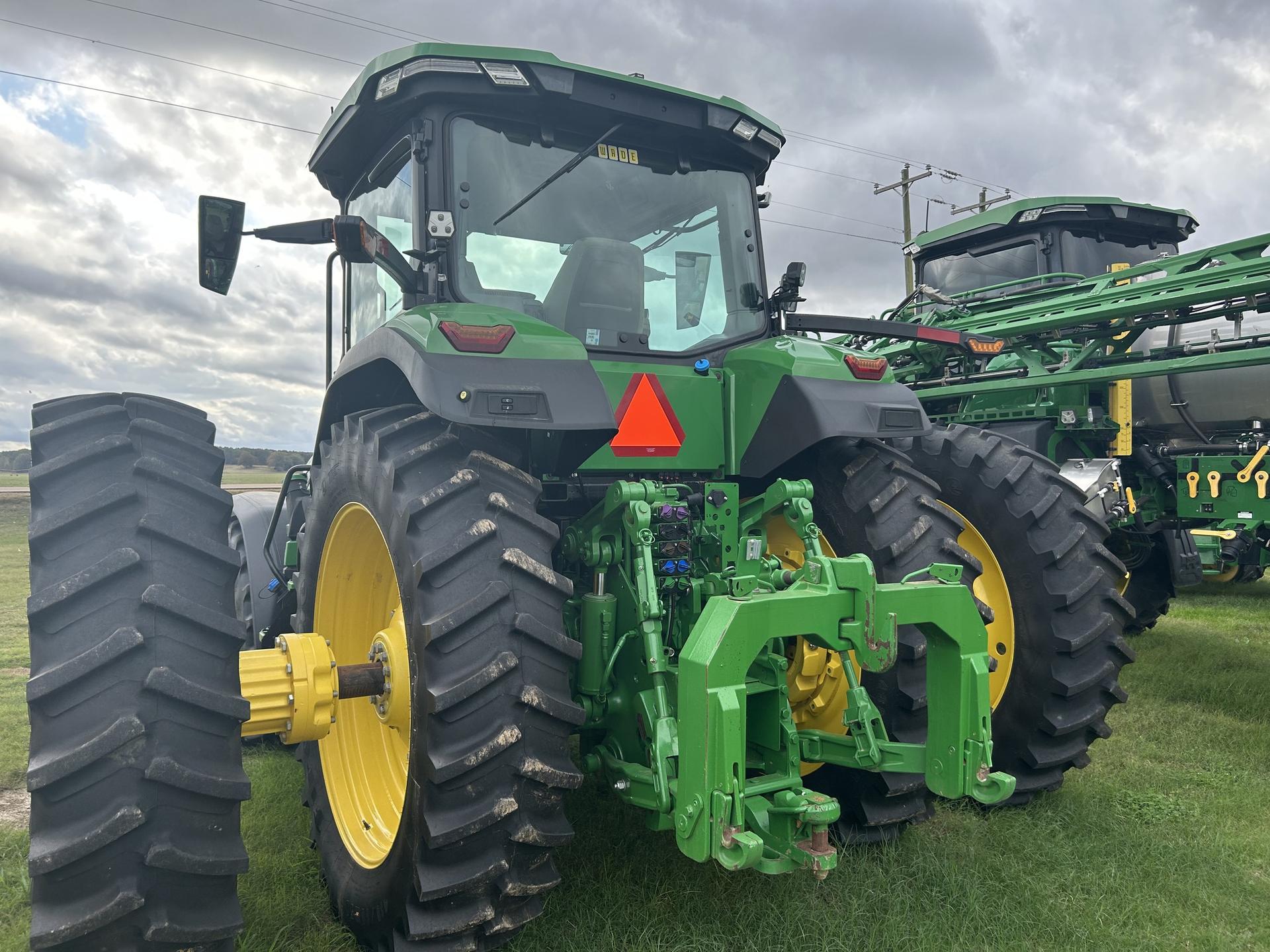 2023 John Deere 8R 250