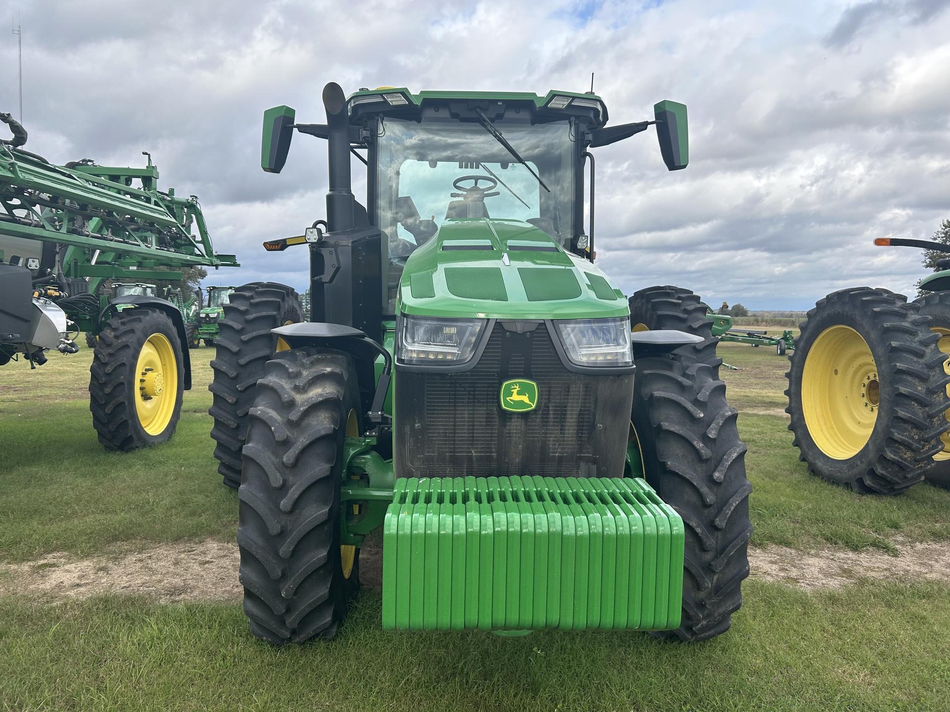 2023 John Deere 8R 250