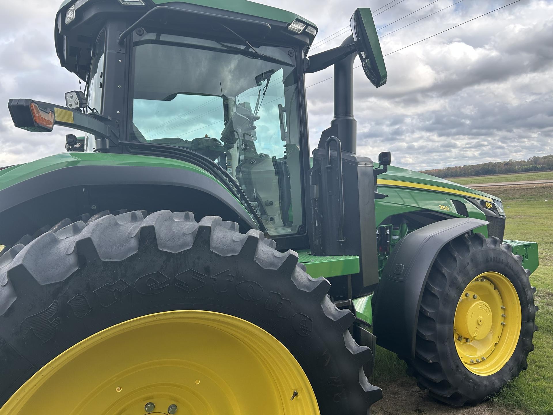 2023 John Deere 8R 250