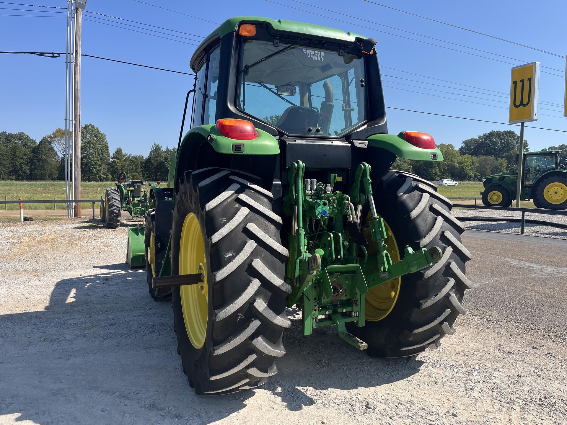 2015 John Deere 6130M