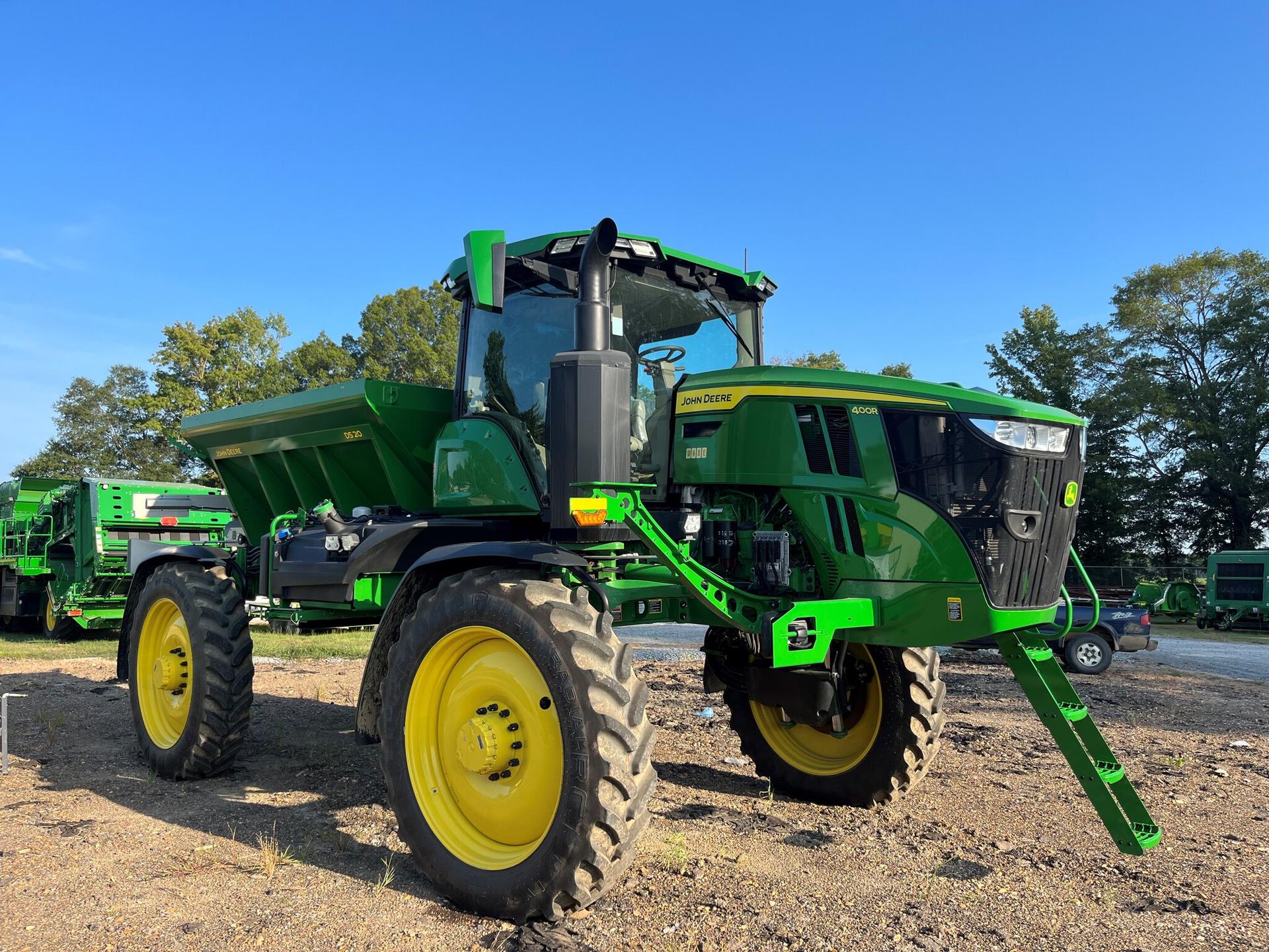 2023 John Deere 400R