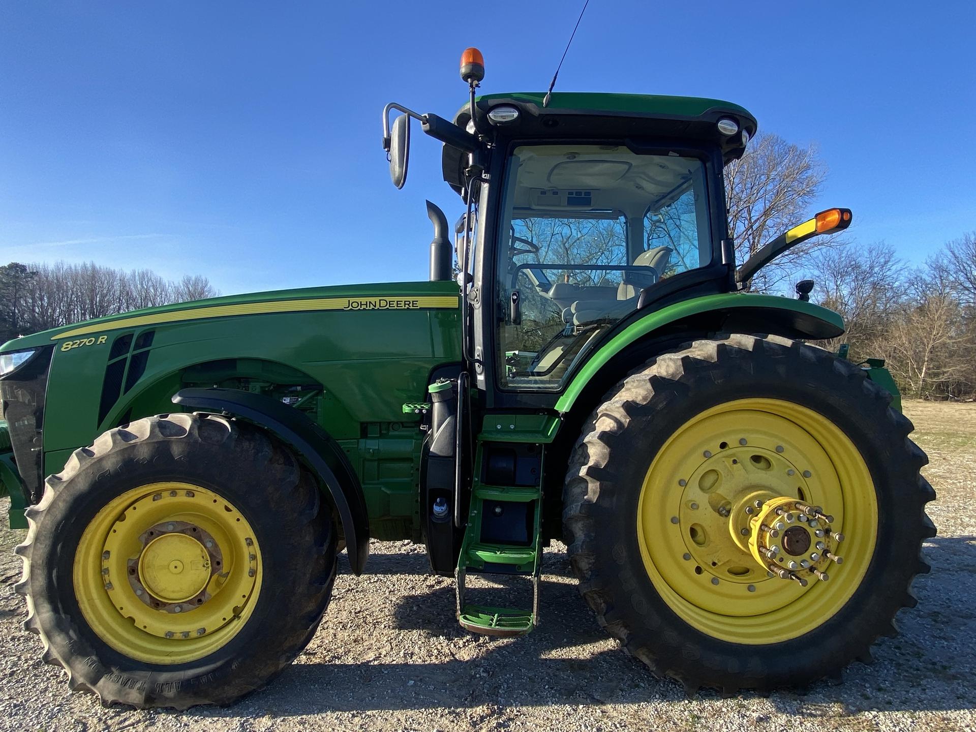 2018 John Deere 8270R