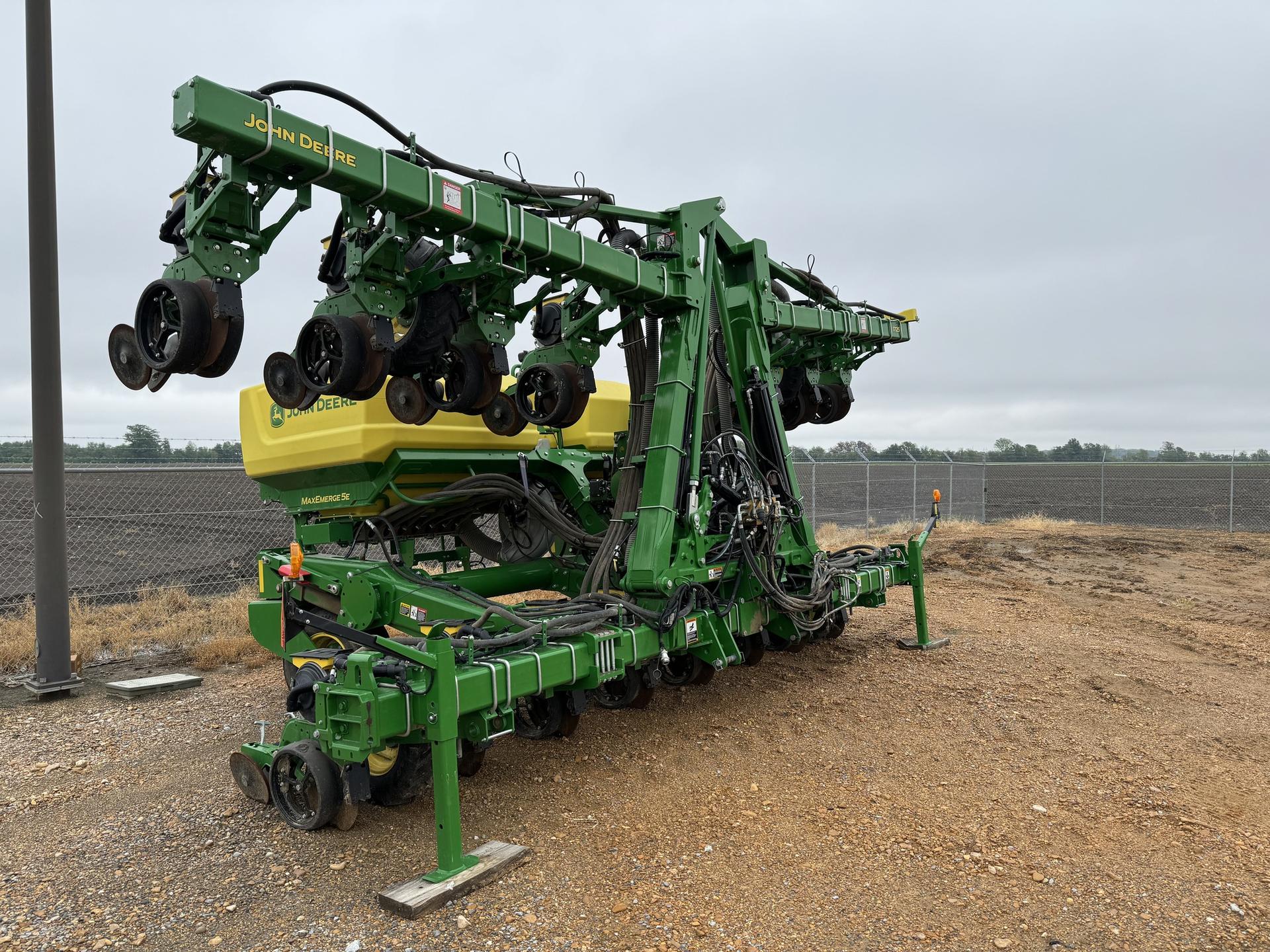 2021 John Deere 1725 CCS