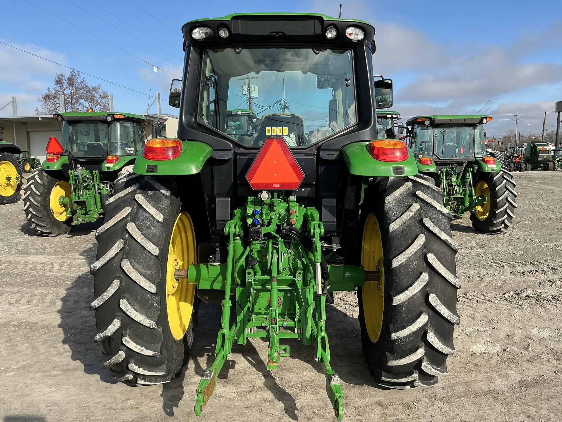 2022 John Deere 6120M Image