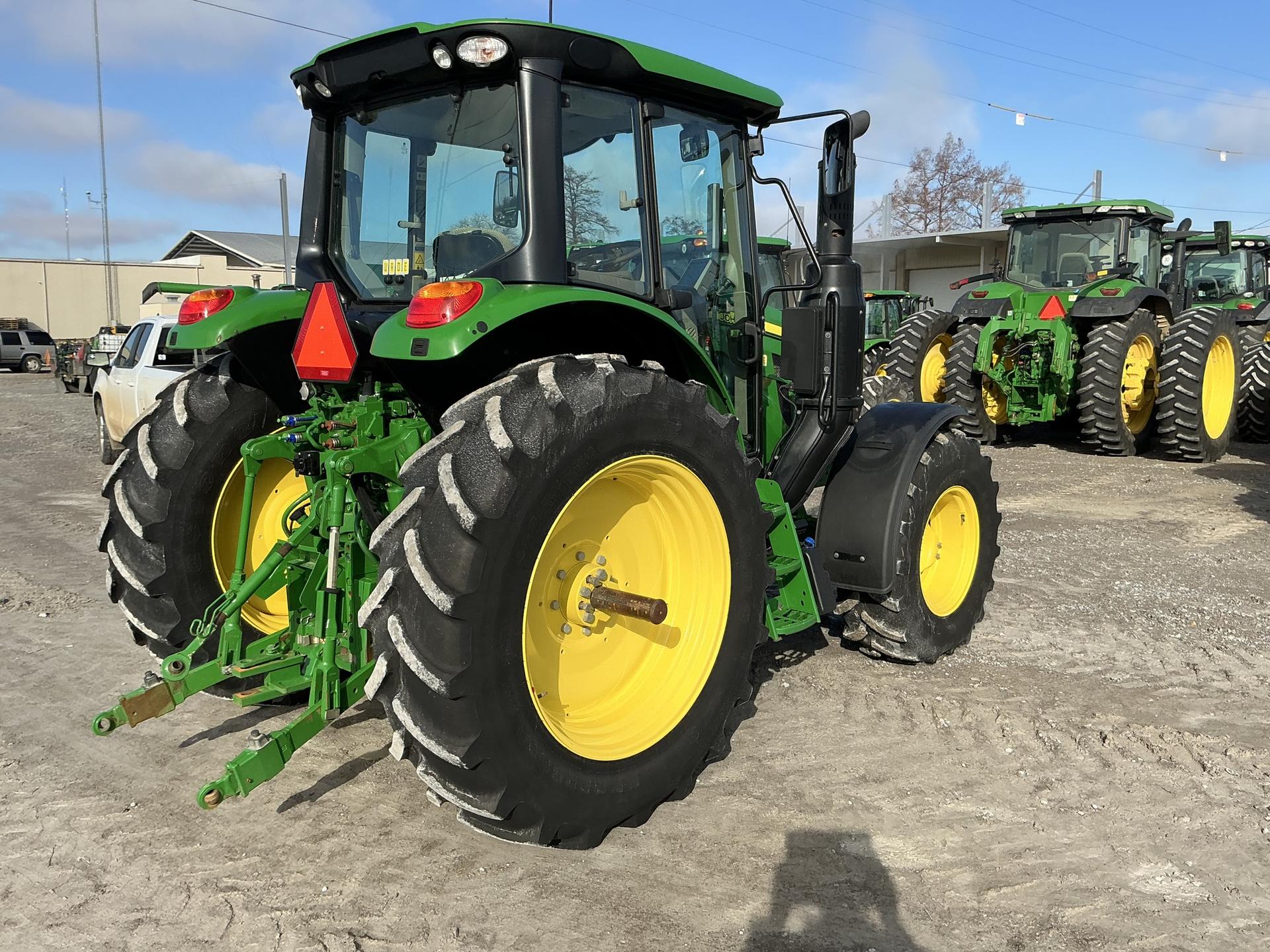 2022 John Deere 6120M Image