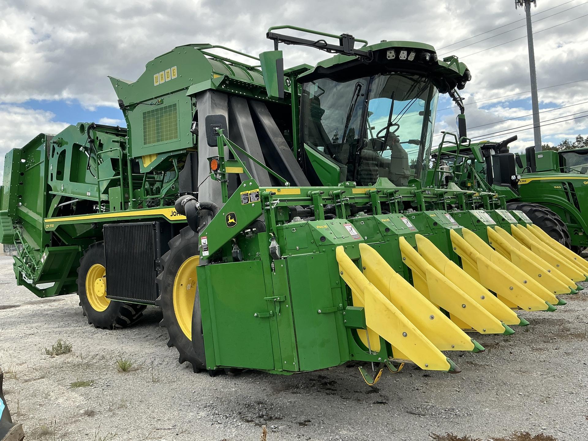 2022 John Deere CP770