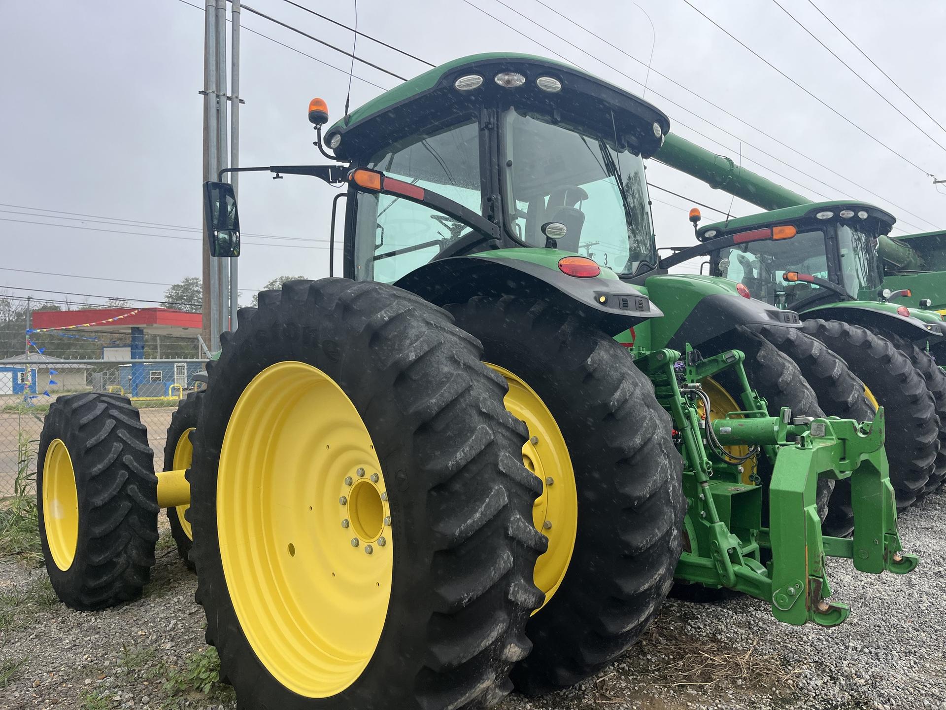 2017 John Deere 8320R