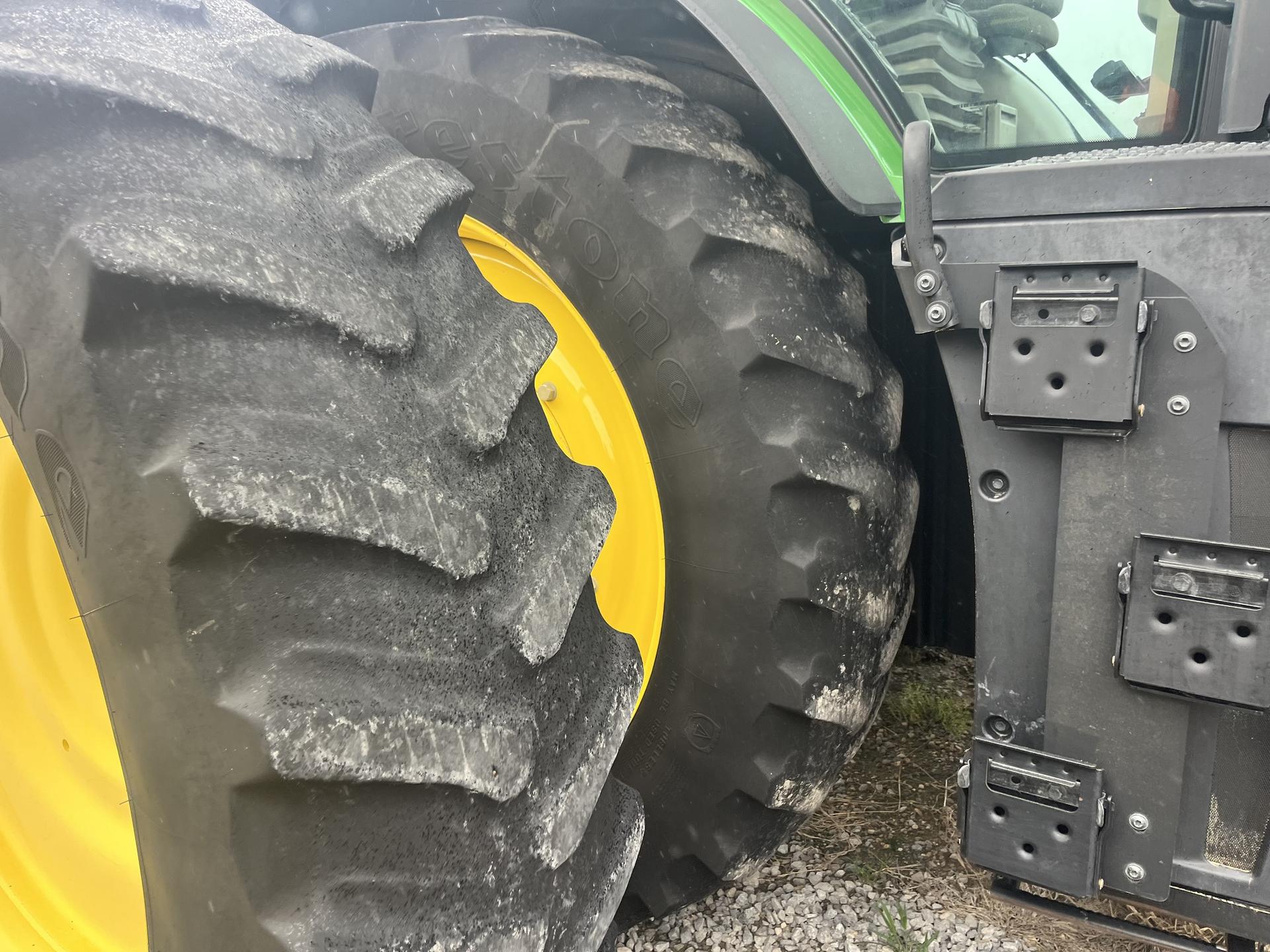 2017 John Deere 8320R