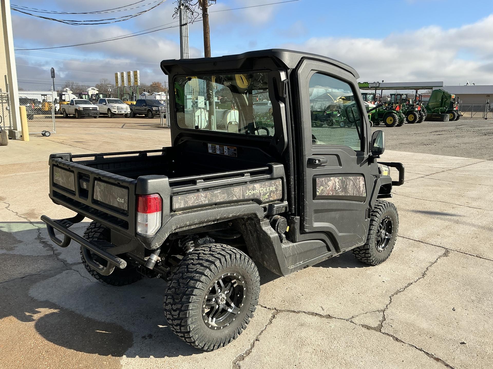 2023 John Deere XUV 835R