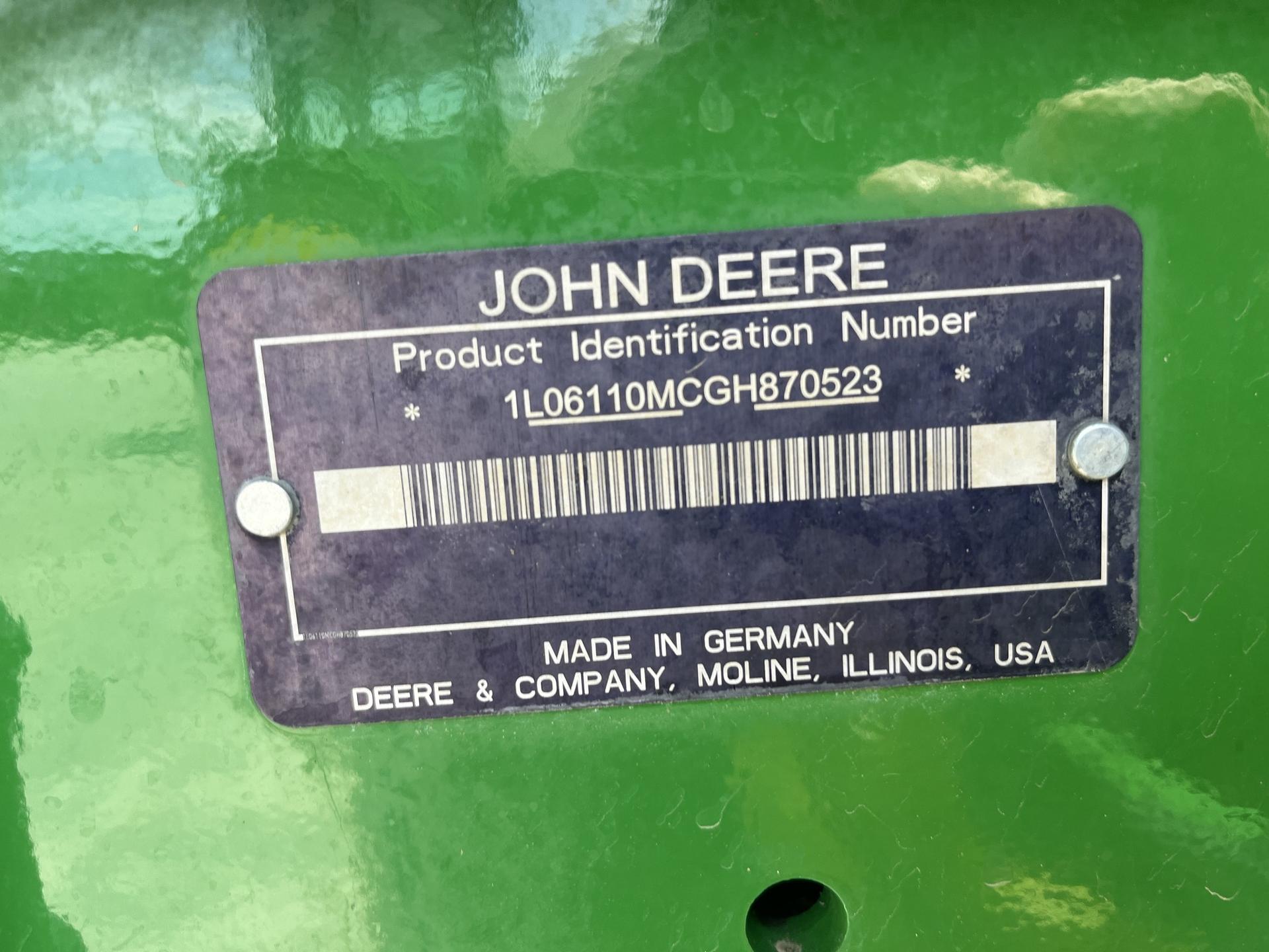 2017 John Deere 6110M