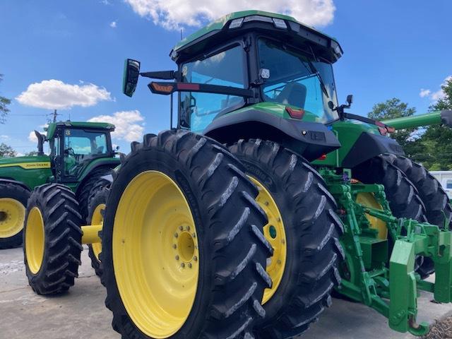 2022 John Deere 8R 310