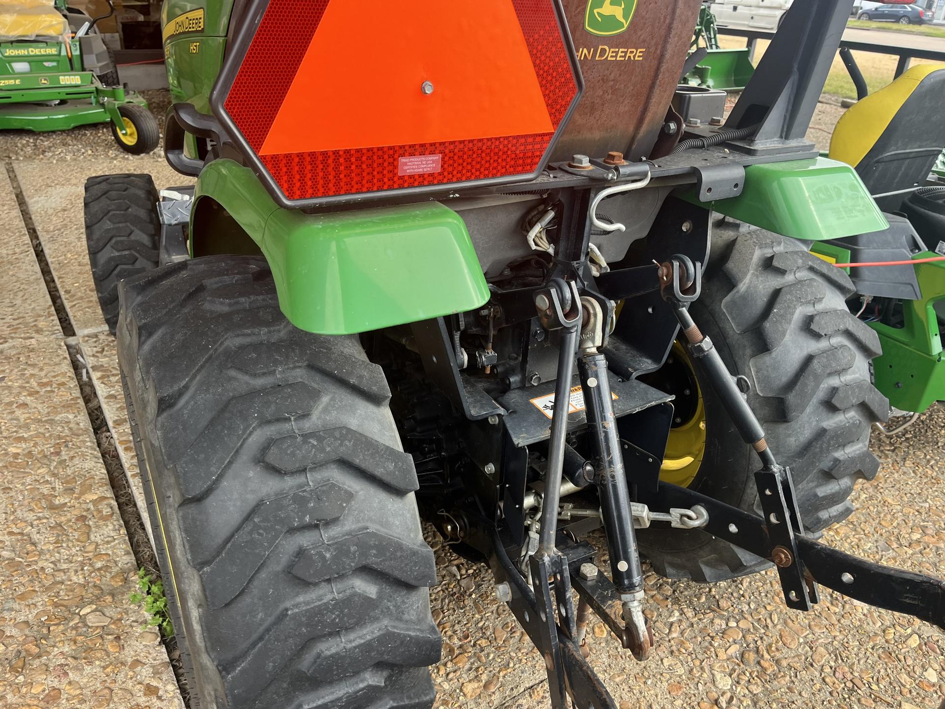 2015 John Deere 2025R Image