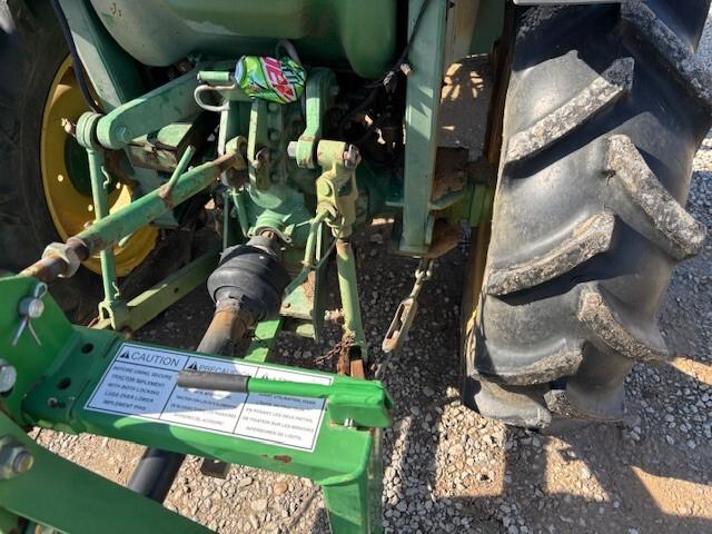 1995 John Deere 870 Image