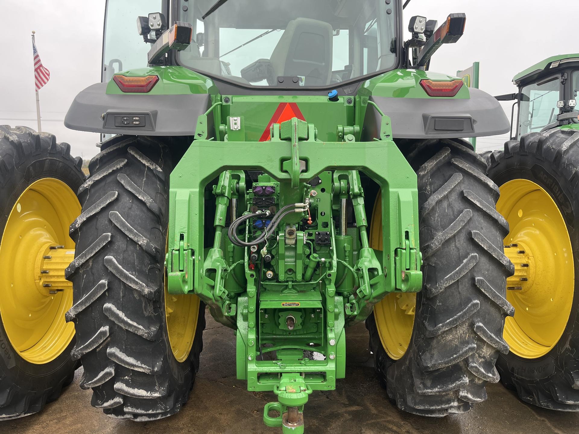 2023 John Deere 8R 340