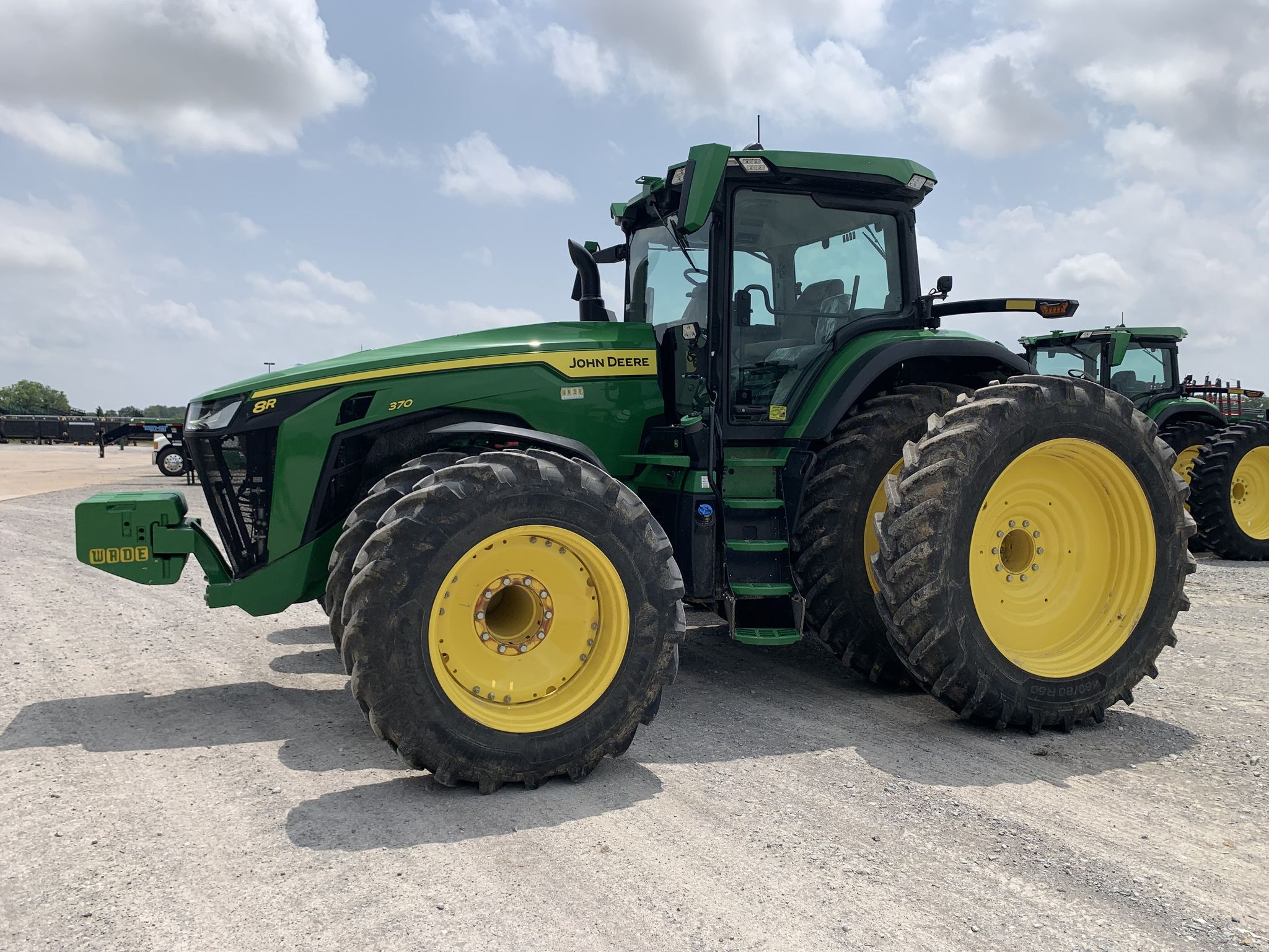 2022 John Deere 8R 370