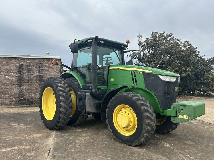 2012 John Deere 7200R Image