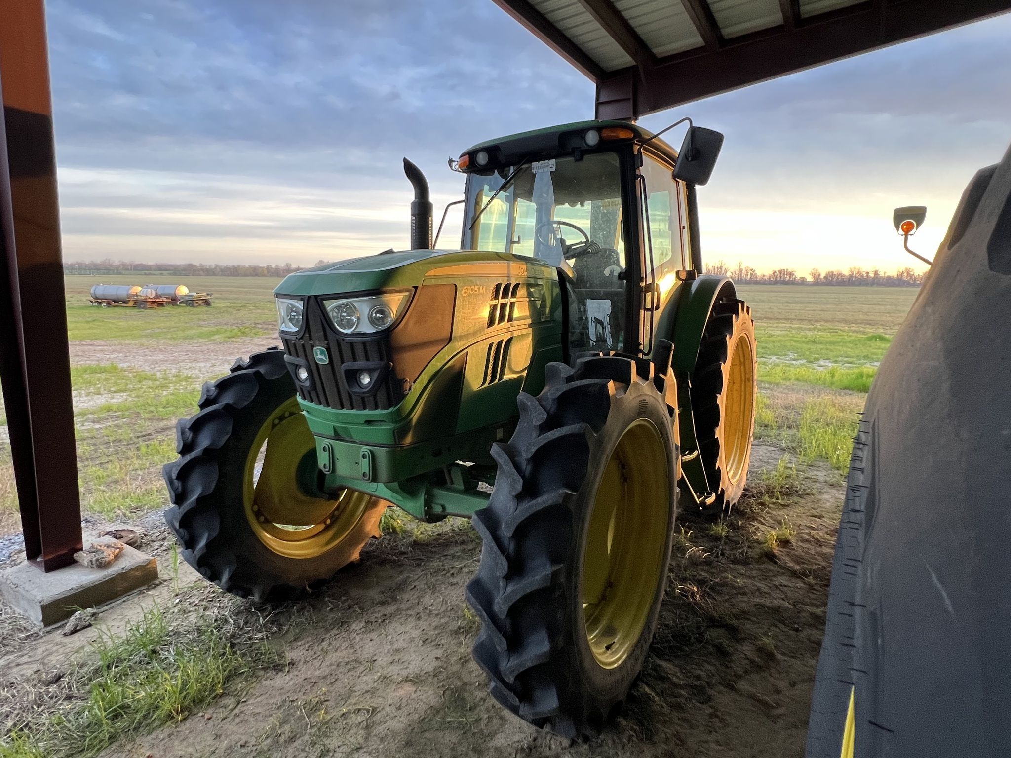 2014 John Deere 6105M