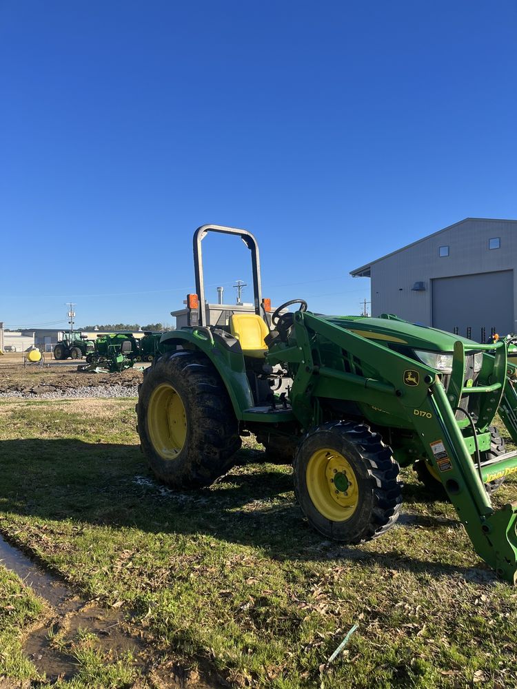 2014 John Deere 4052M Image