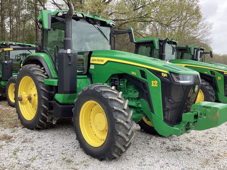 2022 John Deere 8R 250