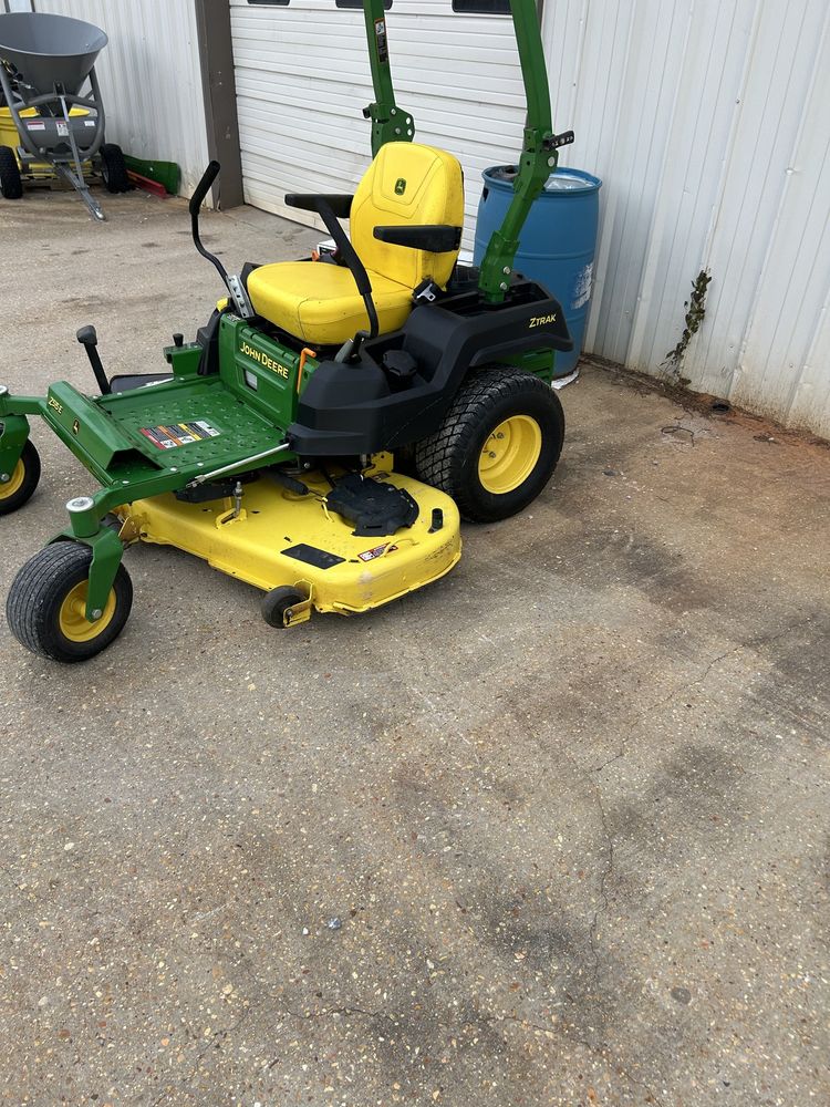 2021 John Deere Z515E Image