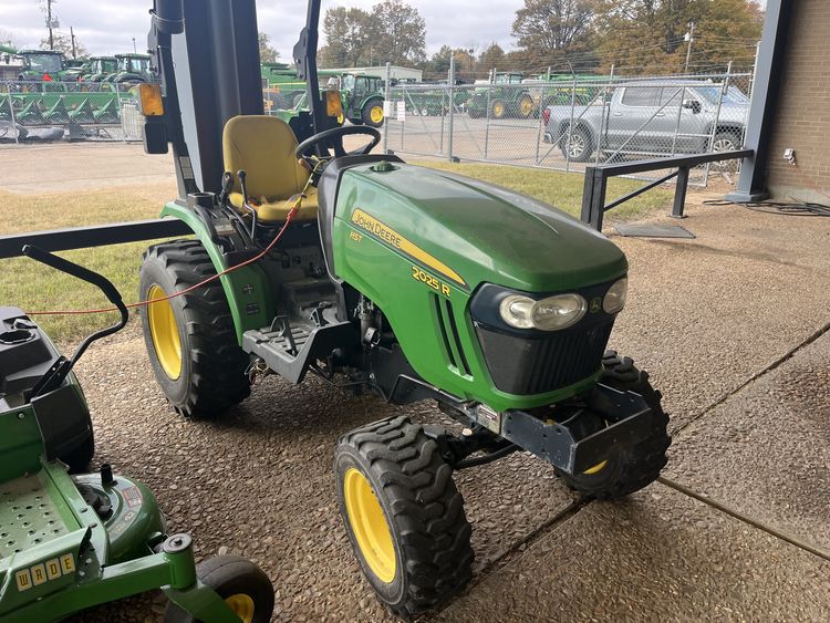 2015 John Deere 2025R Image